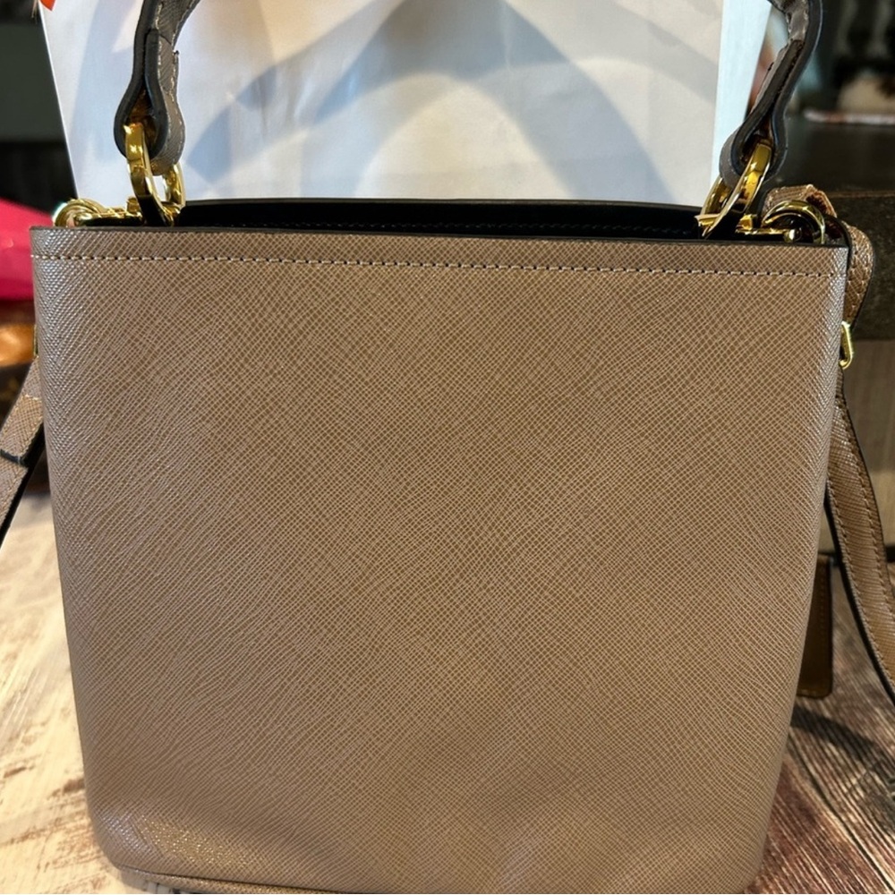 Prada - Picture 4 of 8